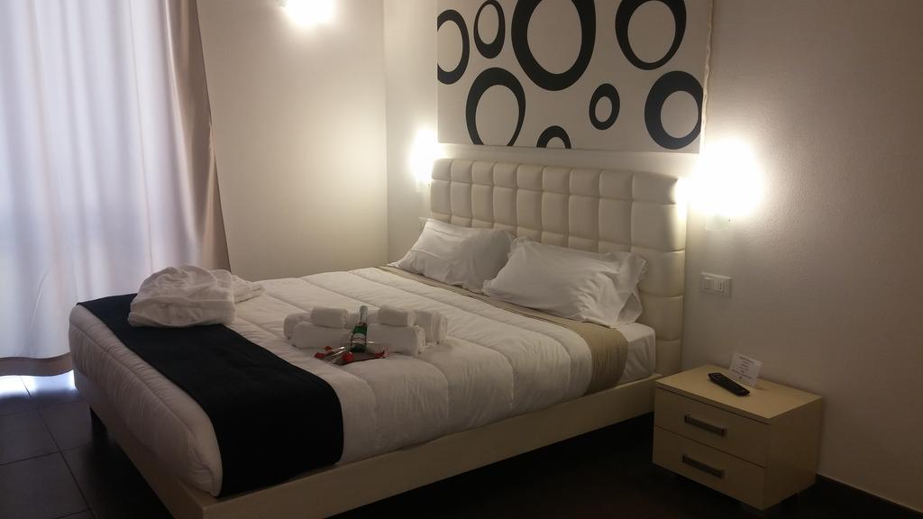 Up Room&Suite Lecce Eksteriør billede