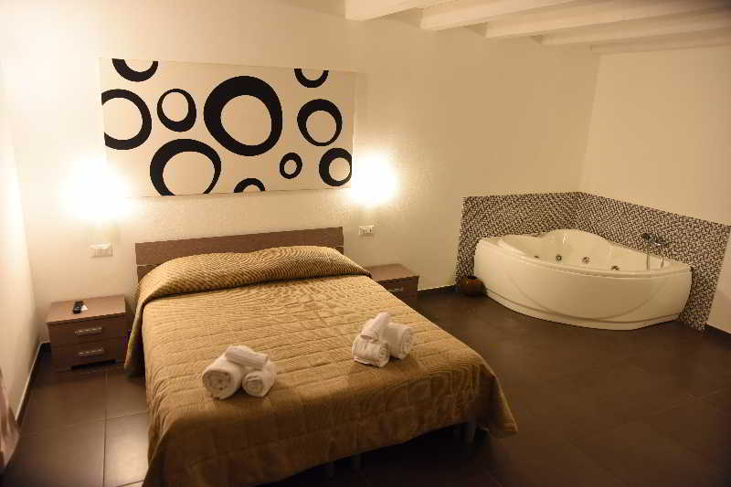 Up Room&Suite Lecce Eksteriør billede
