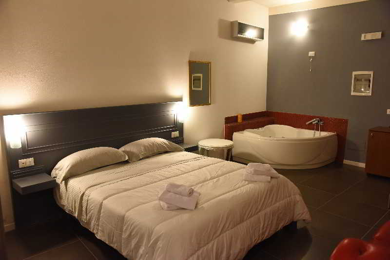 Up Room&Suite Lecce Eksteriør billede