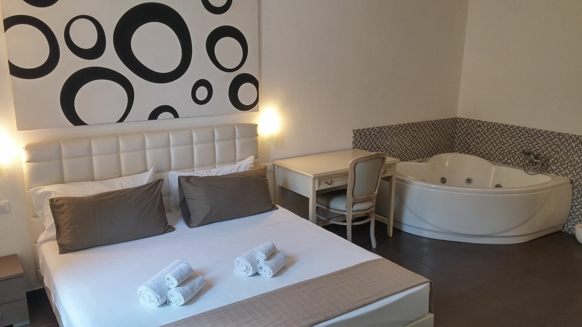 Up Room&Suite Lecce Eksteriør billede